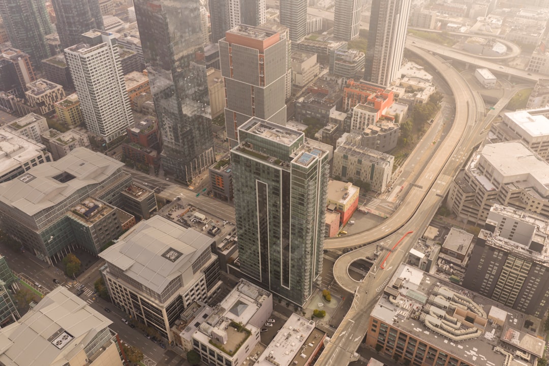 华人家政维修搬家怎么选?履约风险检查